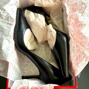 9 1/2M Anne Klein Akchrista Black heels Like New